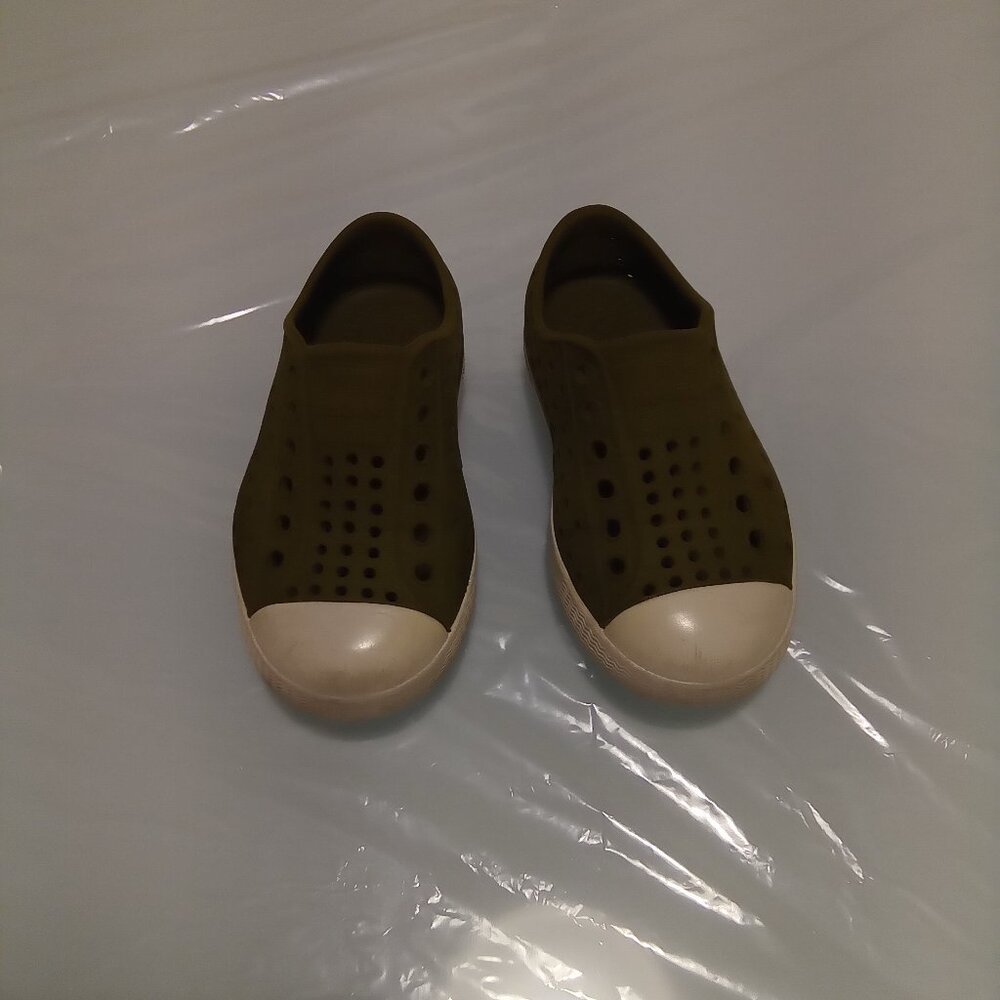 Natives kids shoes size c7 color Rookie Green/ shell white